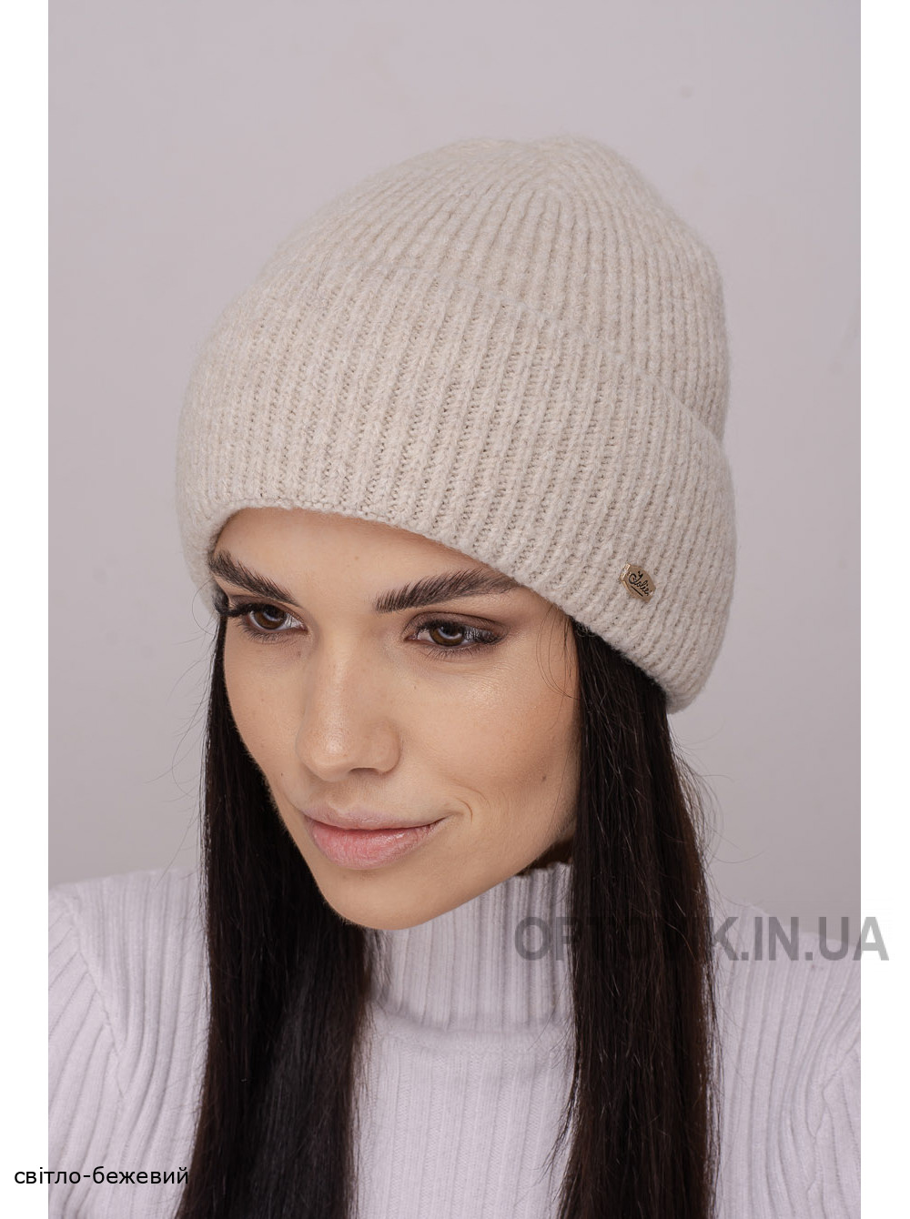 Жіноча шапка з відворотом Бугаттi